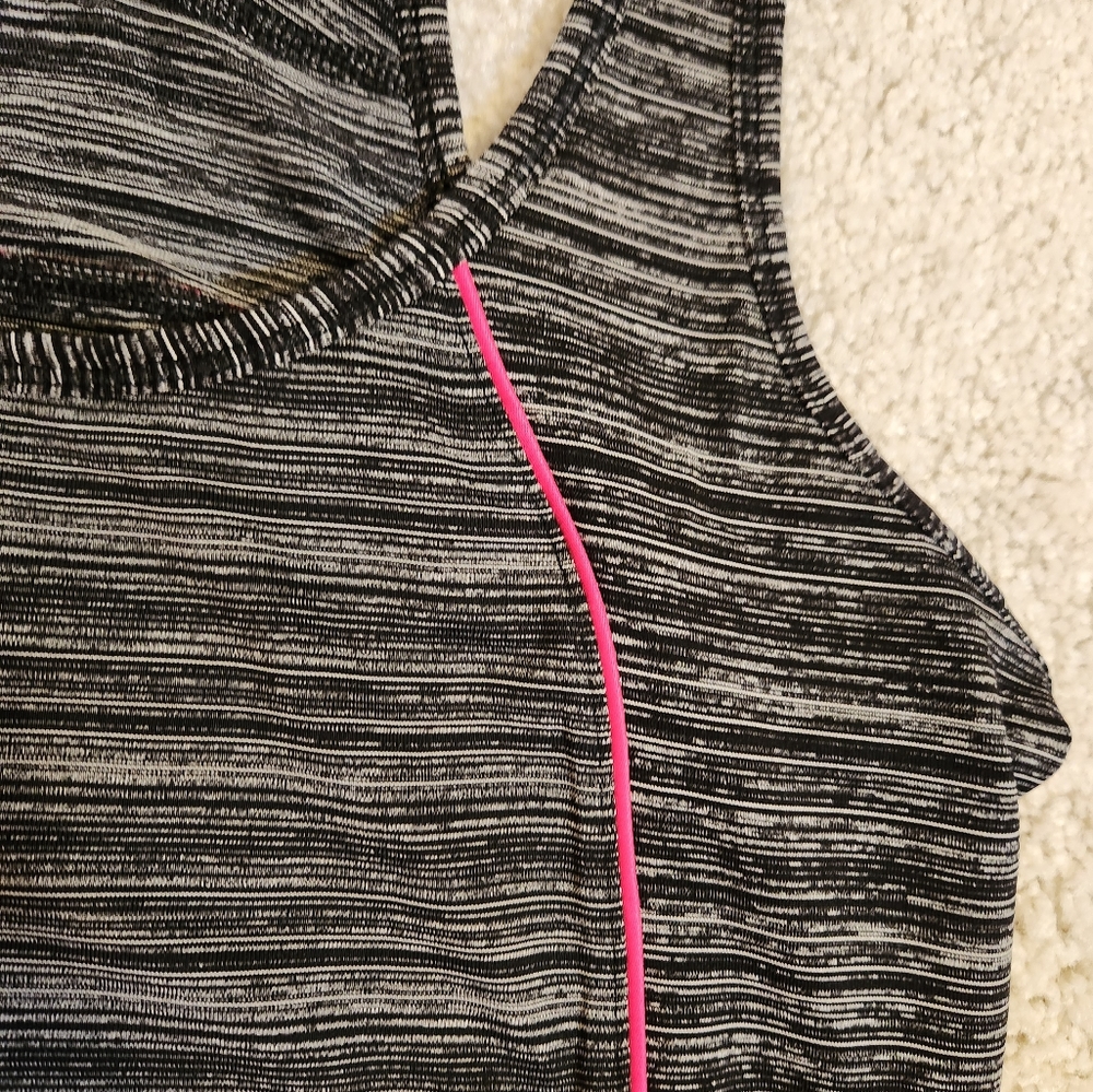 SOLD!!!   90 Degree by Reflex Razor Back Athletic Top, Large, Black, Hot Pink - Picture 4 of 4